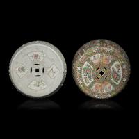 Two Chinese Famille Rose Porcelain Garden Stools, Late 19th-Early 20th Century — 晚清-民國 粉彩、廣彩瓷鼓凳兩件