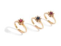 COLLECTION OF YELLOW GOLD, DIAMOND AND GEMSTONE RINGS