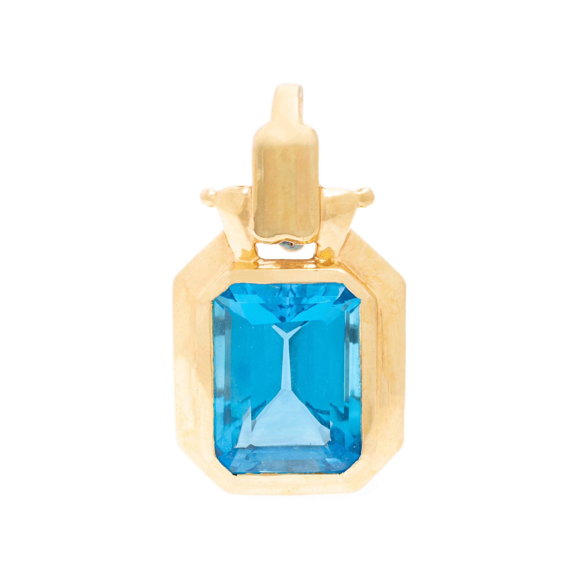 Blue Topaz and Yellow Gold Pendant