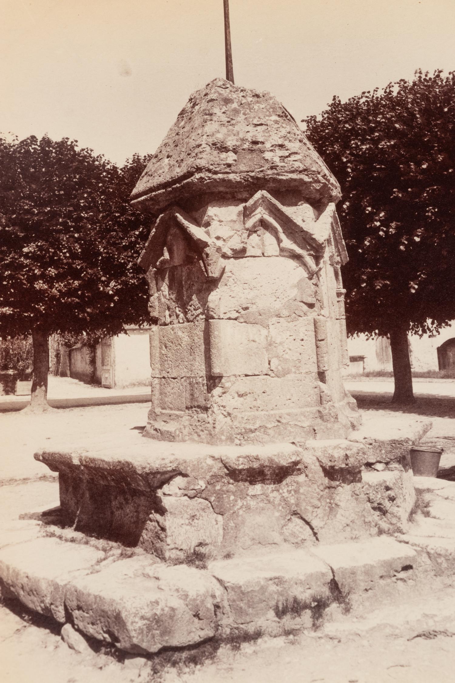 A pair of photographs depicting fountains ( Nantes - fontaine et Mairie, 1907; Provins ([vielle] fontaine [gothique]) , 1923)