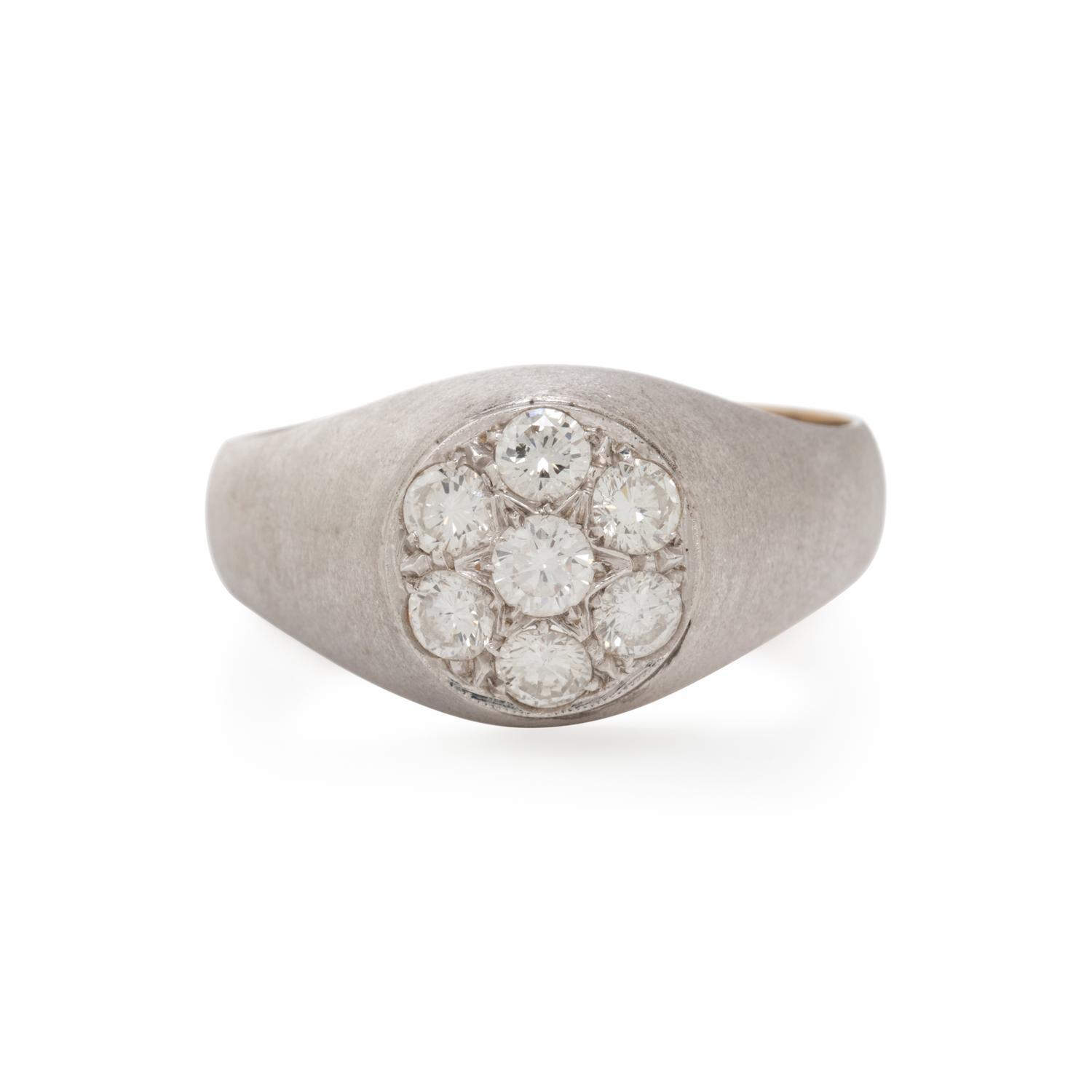 WHITE GOLD AND DIAMOND CLUSTER RING