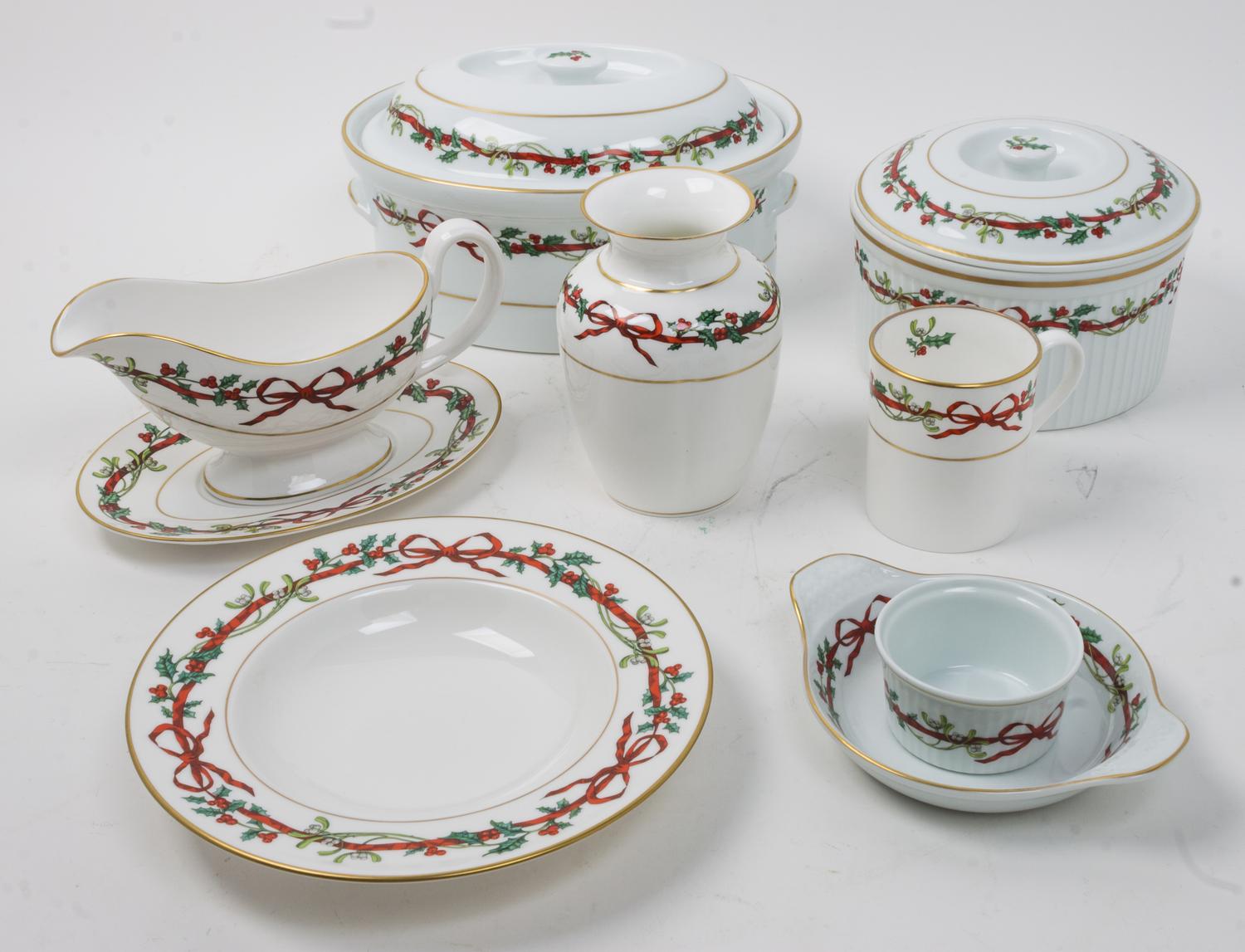 A Royal Worcester Porcelain Dinner Service Diameter of dinner plate 10 1/2 inches.