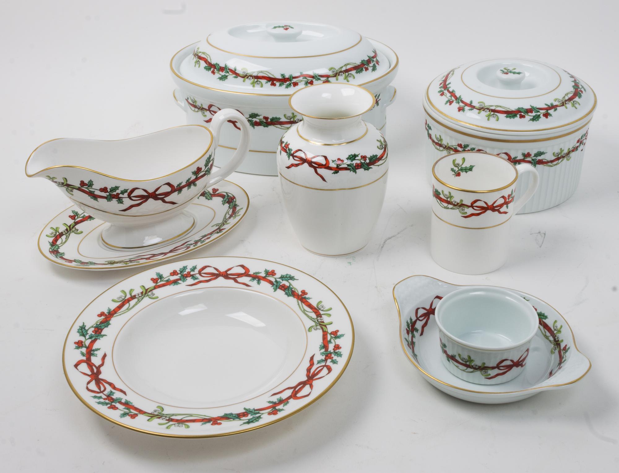 A Royal Worcester Porcelain Dinner Service Diameter of dinner plate 10 1/2 inches.