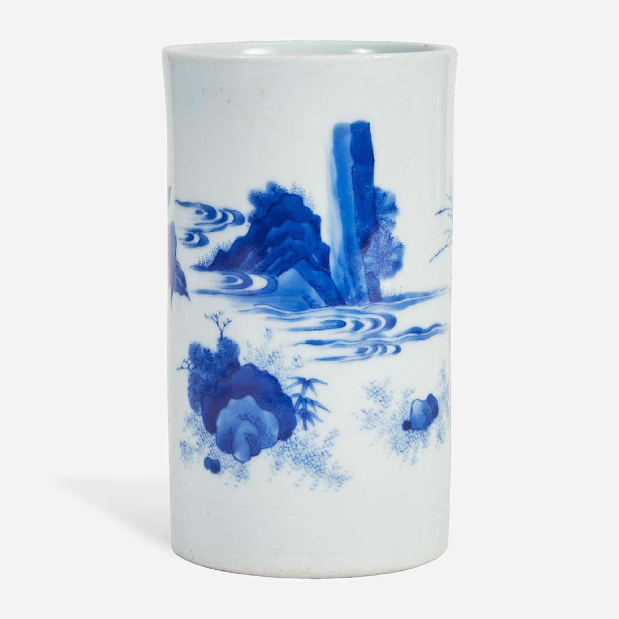 A Chinese blue and white porcelain brush pot 青花笔筒一件