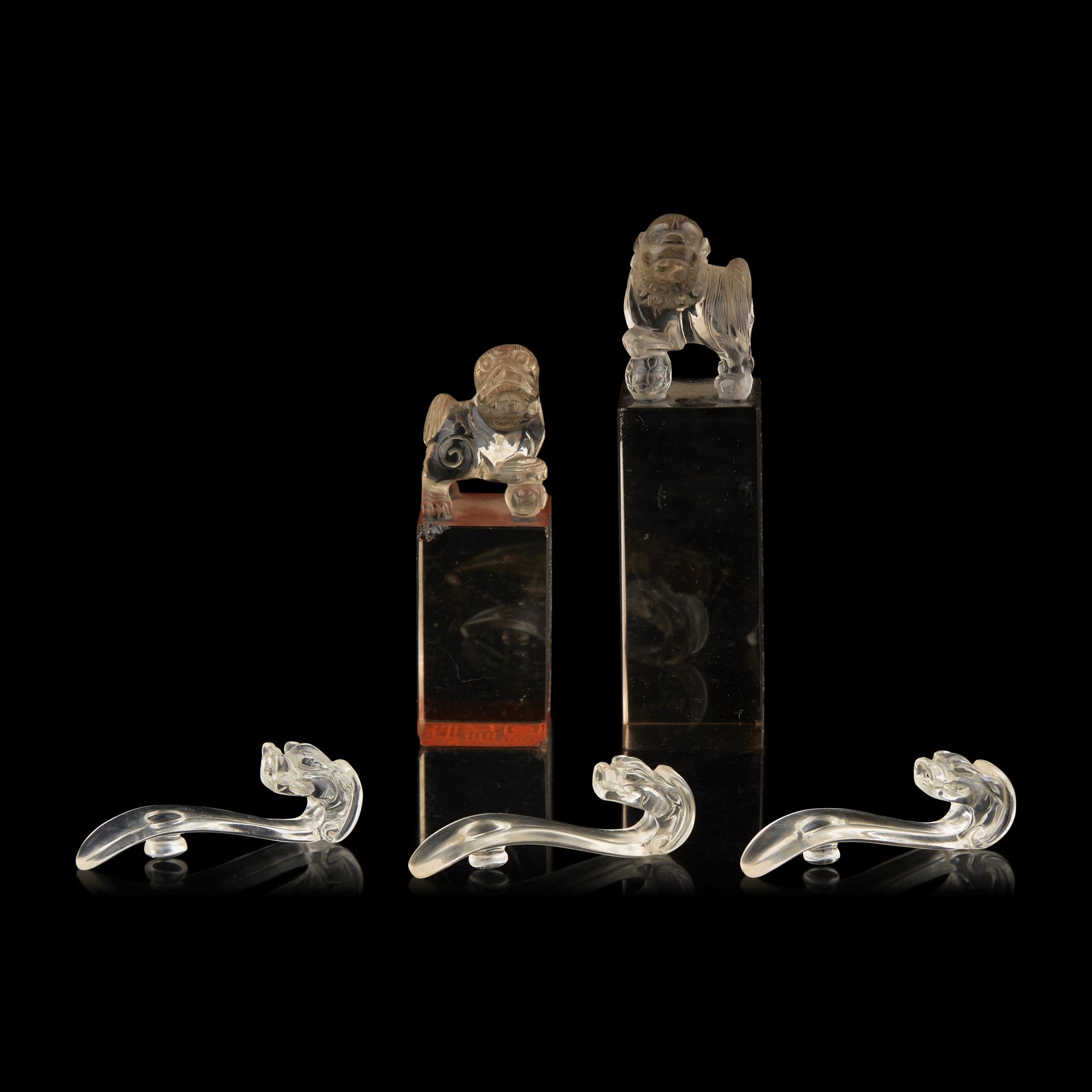 Three Chinese Rock Crystal Belt Hooks and Two Seals, 20th Century 近代 水晶帶鉤三件及獅紐印章兩件
