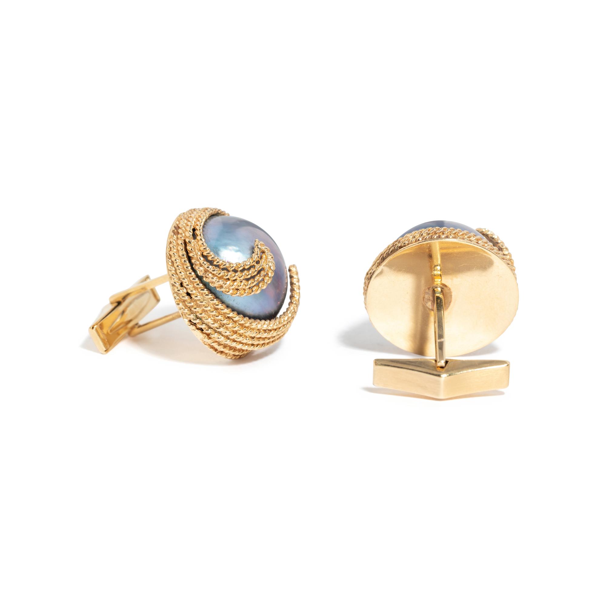 YELLOW GOLD AND CULTURED MABE PEARL CUFFLINKS