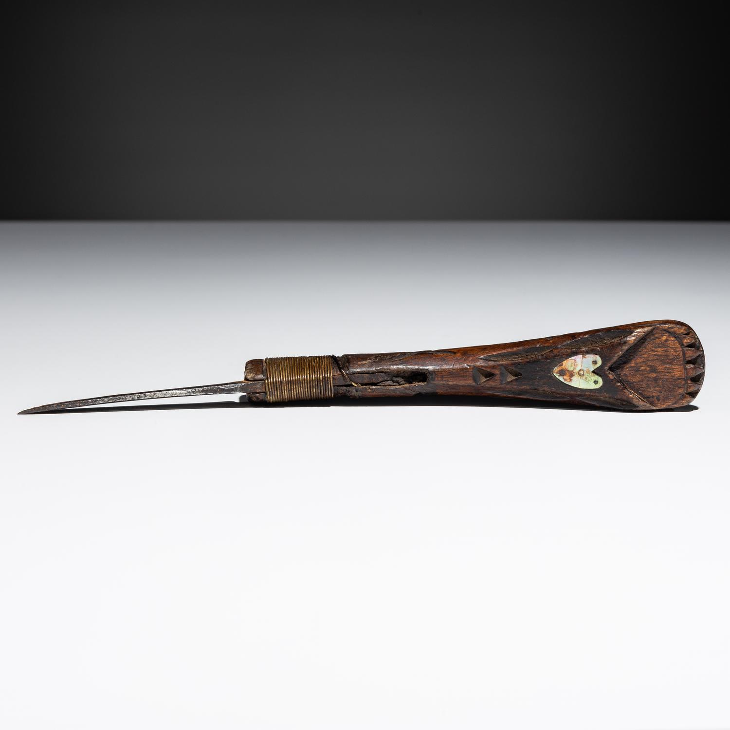 Maliseet / Mi'kmaq Crooked Knife, with Mother-of-Pearl Inlay