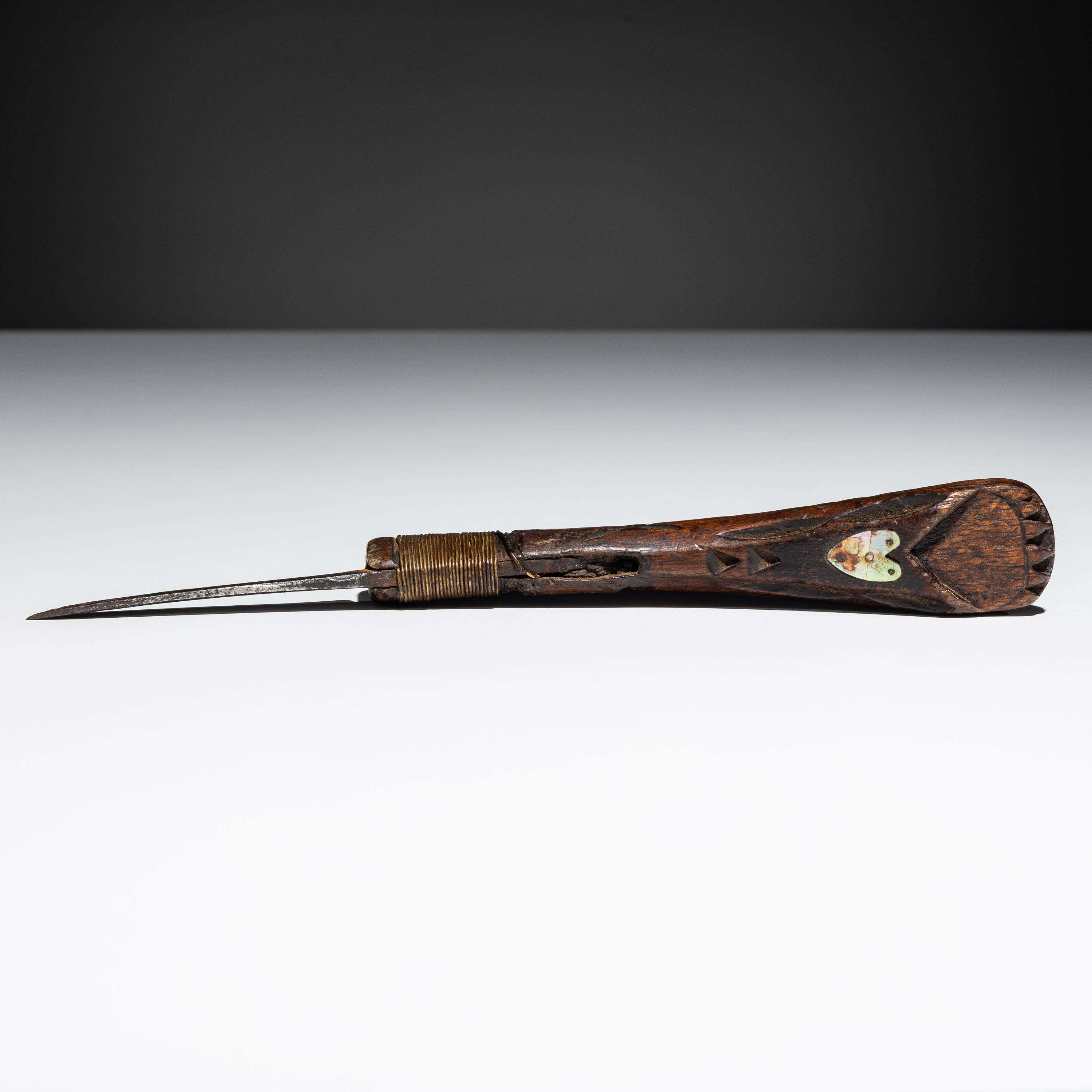 Maliseet / Mi'kmaq Crooked Knife, with Mother-of-Pearl Inlay