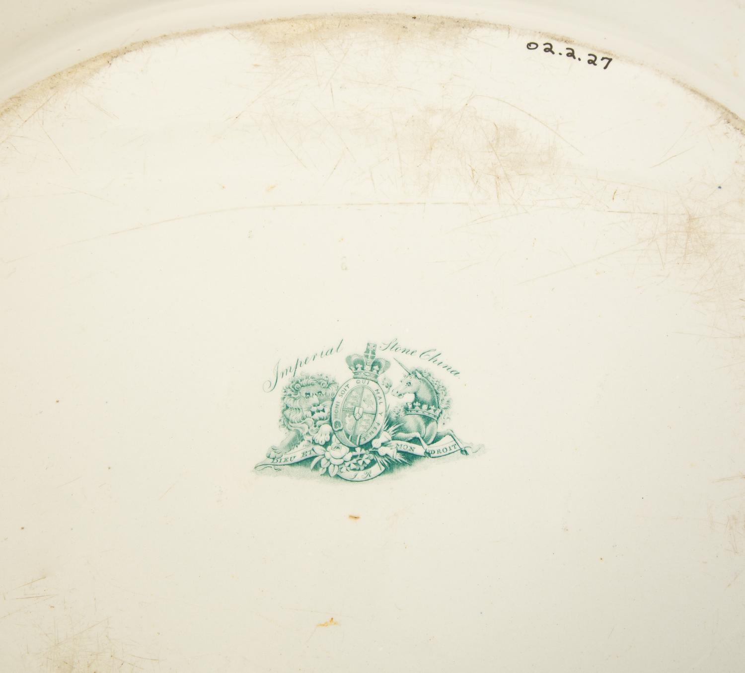 An English Porcelain Imari Style Platter — 19TH CENTURY