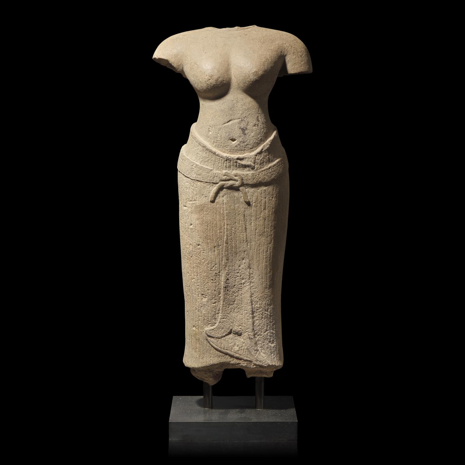 A Khmer Stone Torso of Uma, Baphuon Period — 十-十一世紀 柬埔寨吳哥巴普昂寺風格女神像