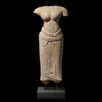 A Khmer Stone Torso of Uma, Baphuon Period — 十-十一世紀 柬埔寨吳哥巴普昂寺風格女神像