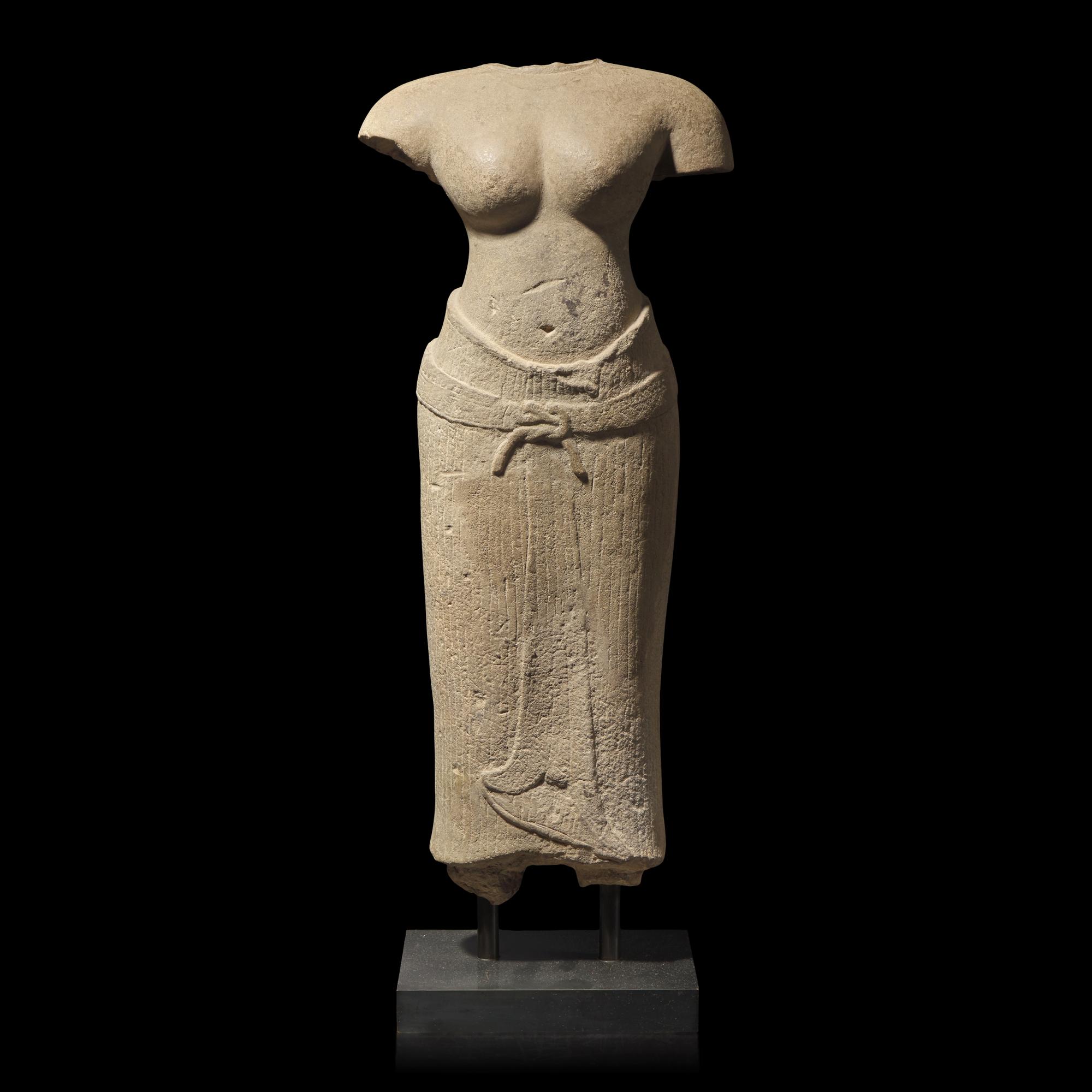 A Khmer Stone Torso of Uma, Baphuon Period — 十-十一世紀 柬埔寨吳哥巴普昂寺風格女神像