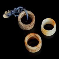 Three Chinese carved jade thumb rings 玉扳指三件