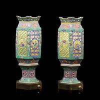 A Pair of Chinese Famille Rose Porcelain Lanterns, Early-Mid 20th Century 近代 粉彩鏤雕瓷宮燈一對