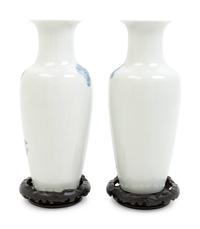 A Pair of Chinese Blue and White Porcelain Vases