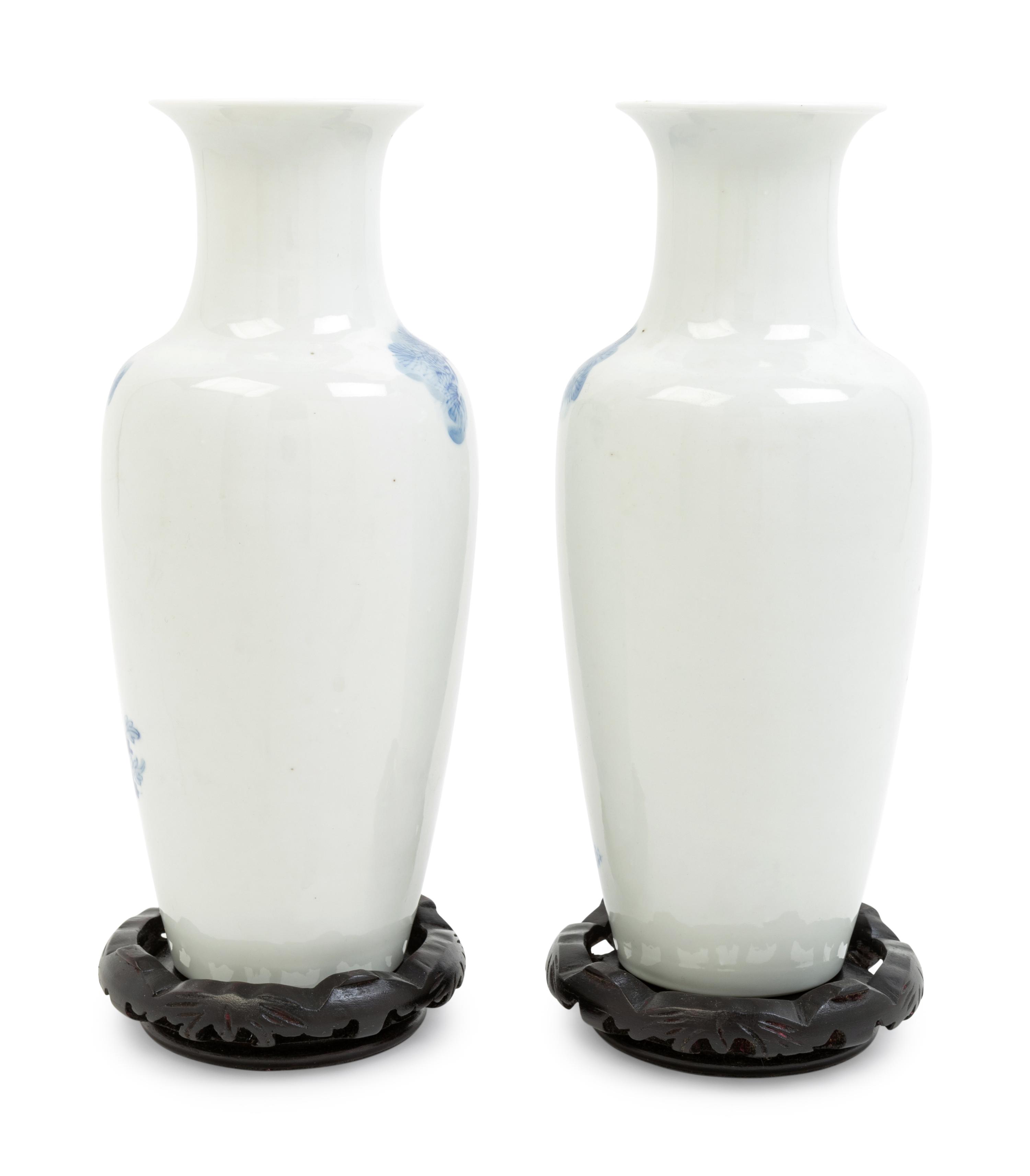A Pair of Chinese Blue and White Porcelain Vases