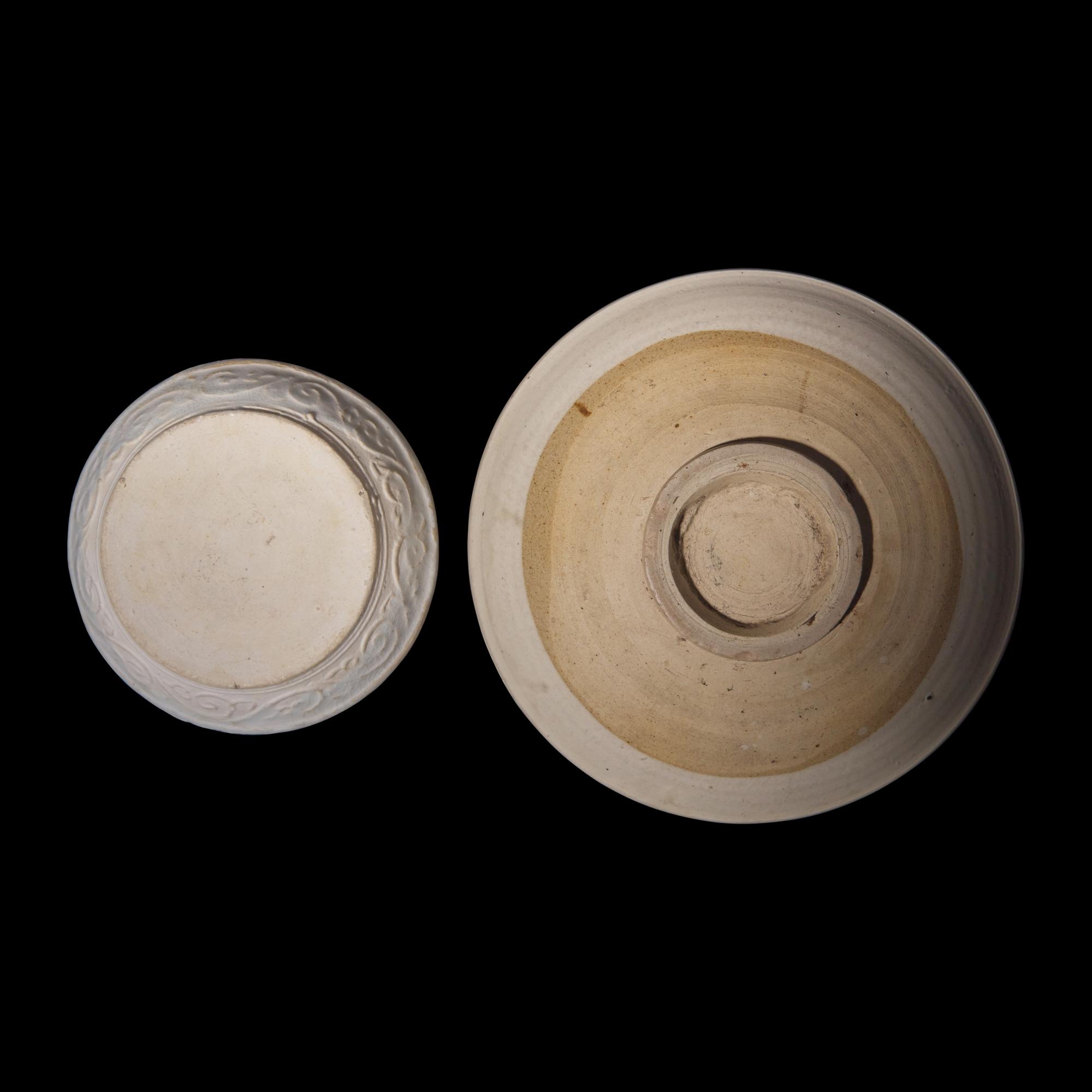Two Chinese Ceramic Wares, Song/Yuan Dynasty and Later — 宋/元及以後 瓷碟及白釉蓋盒一組