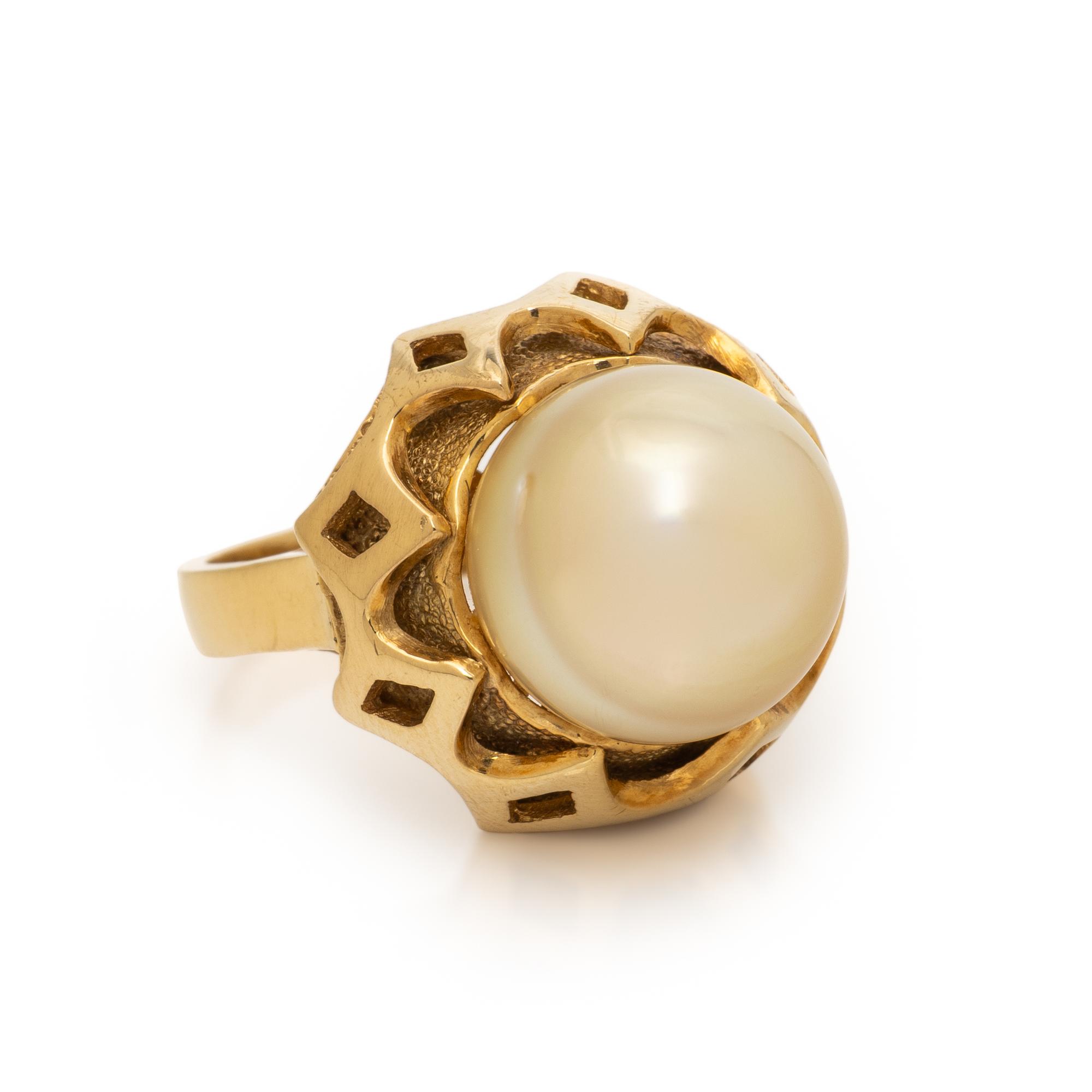 CULTURED PEARL AND YELLOW GOLD RING