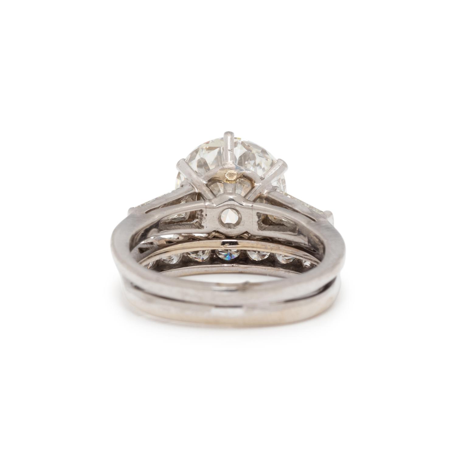 DIAMOND RING