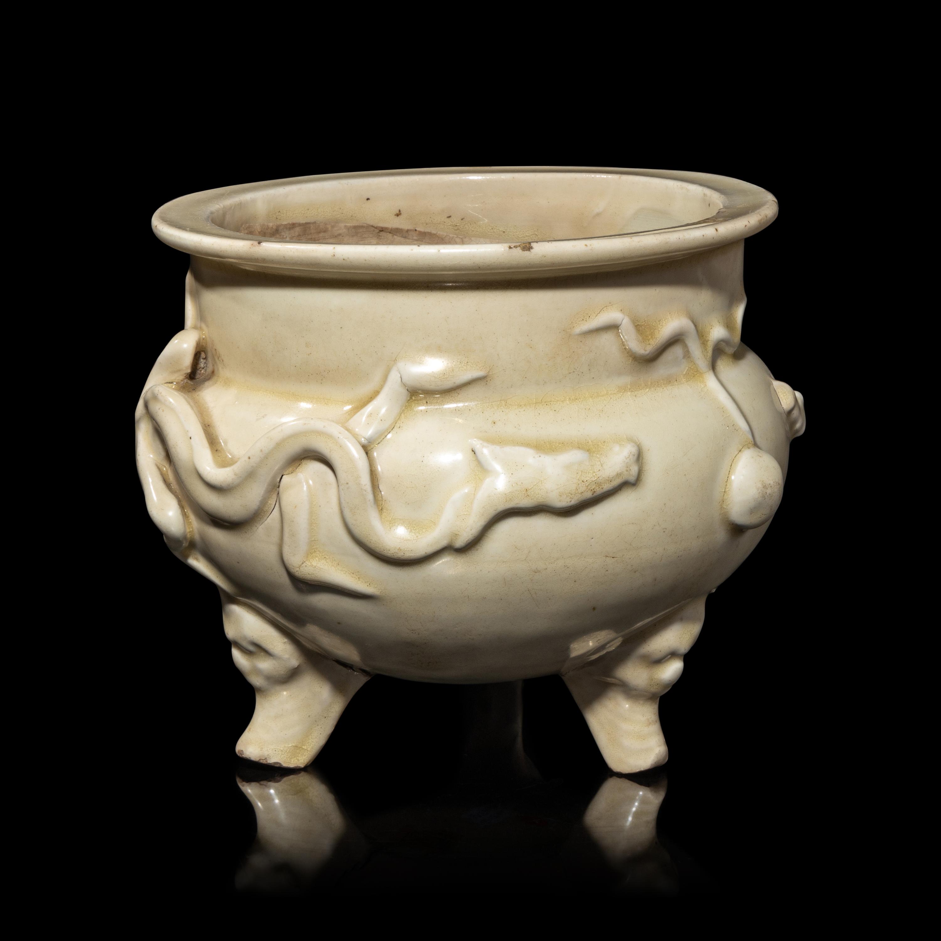 A Chinese White Glazed Tripod Incense Burner, Yuan to Ming Dynasty 元-明 白釉雙龍趕珠紋鬲式爐