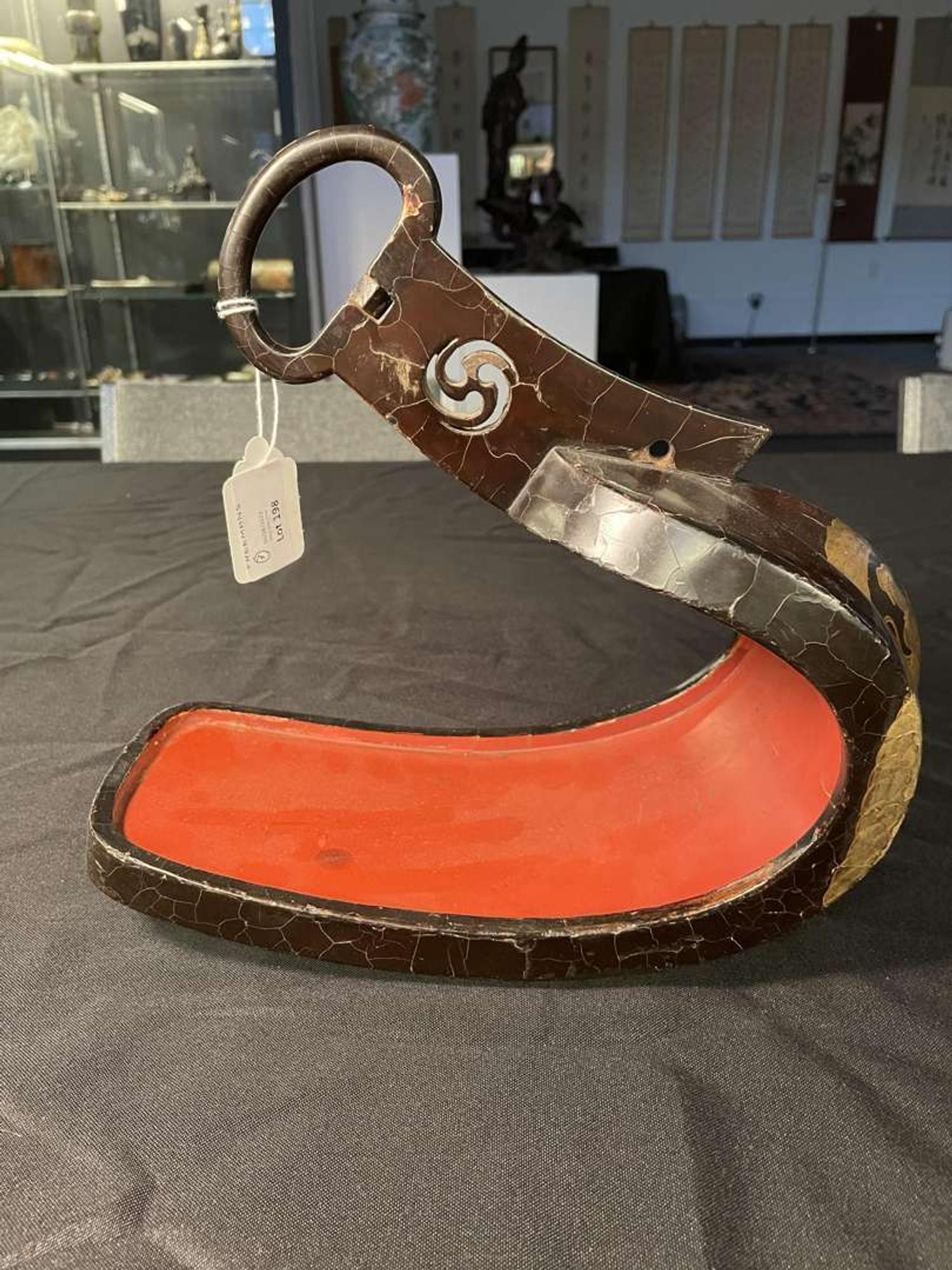 A pair of Japanese lacquered stirrups and a Negoro-style red-lacquered stand 日本漆器马扎及马镫一对 Edo to Meiji period ?????