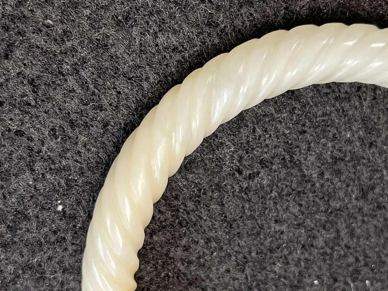 A Chinese white jade bangle 白玉手镯 Mid to late Qing dynasty ????