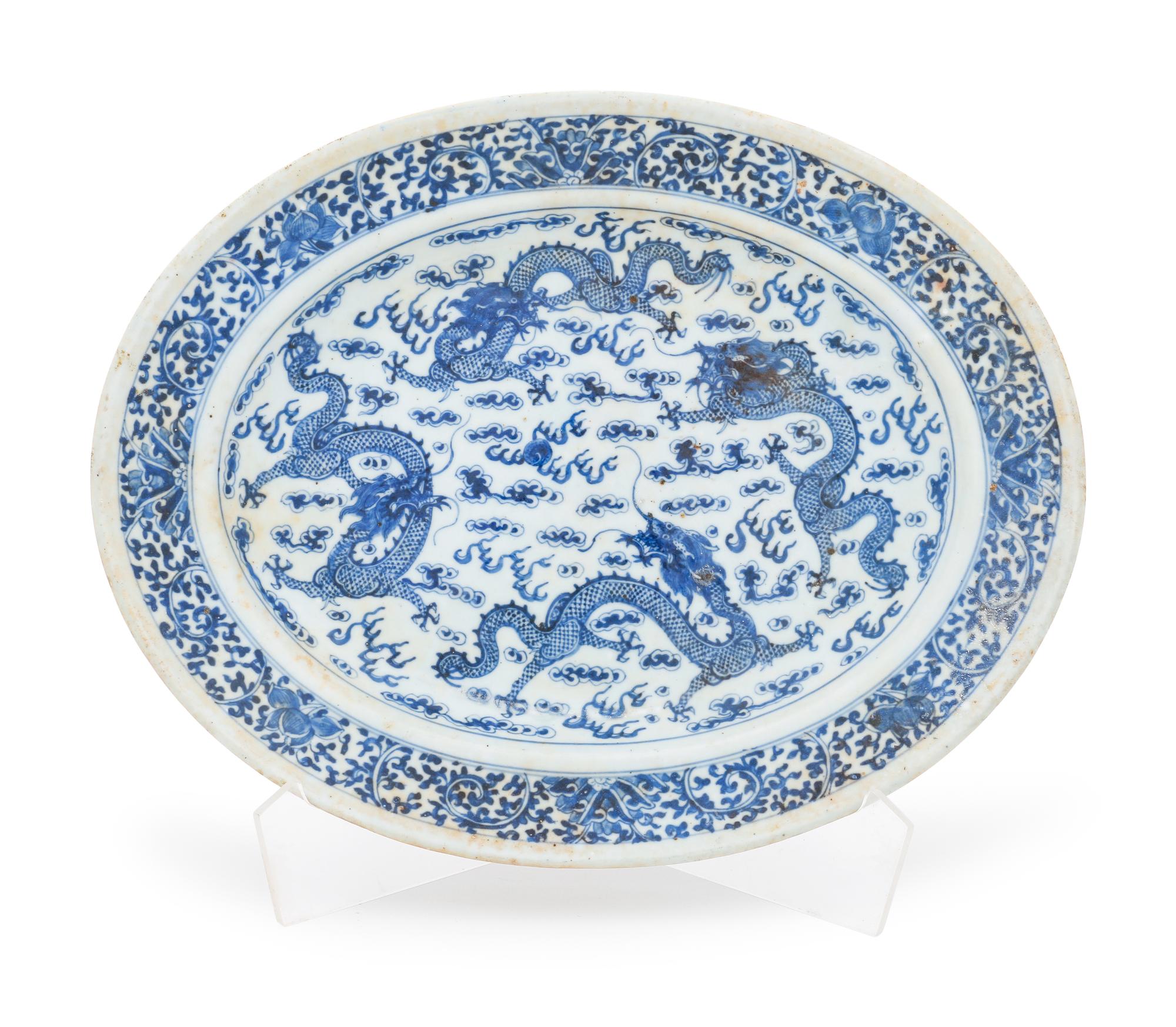 A Blue and White Porcelain 'Dragon' Plate