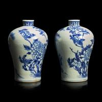A Pair of Chinese Blue and White Porcelain 'Deer and Crane' Meiping Vases, 19th Century 清晚期 青花鶴鹿同春梅瓶一對