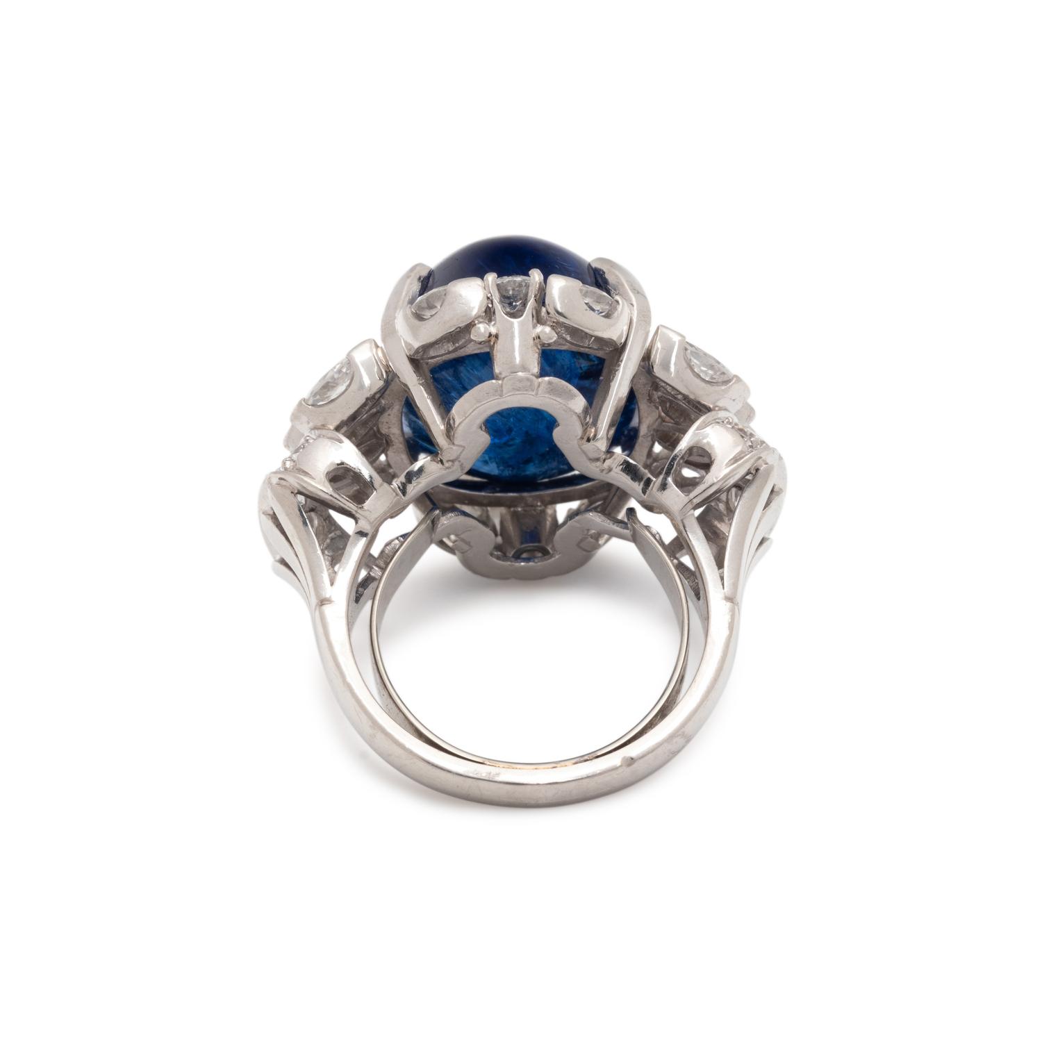 SAPPHIRE AND DIAMOND RING
