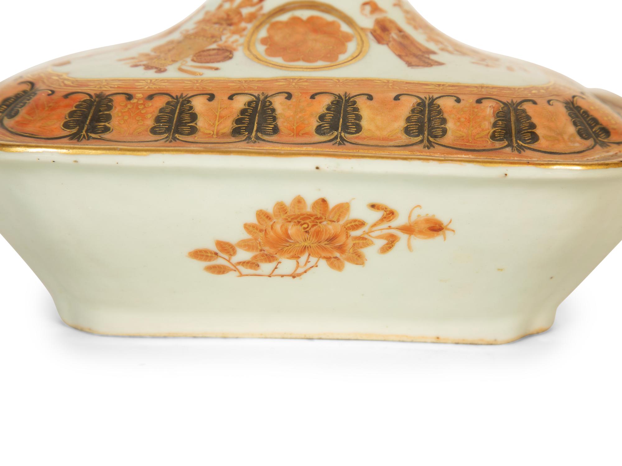 A Chinese Export Fitzhugh Covered Vegetable Dish and Two Side Plates