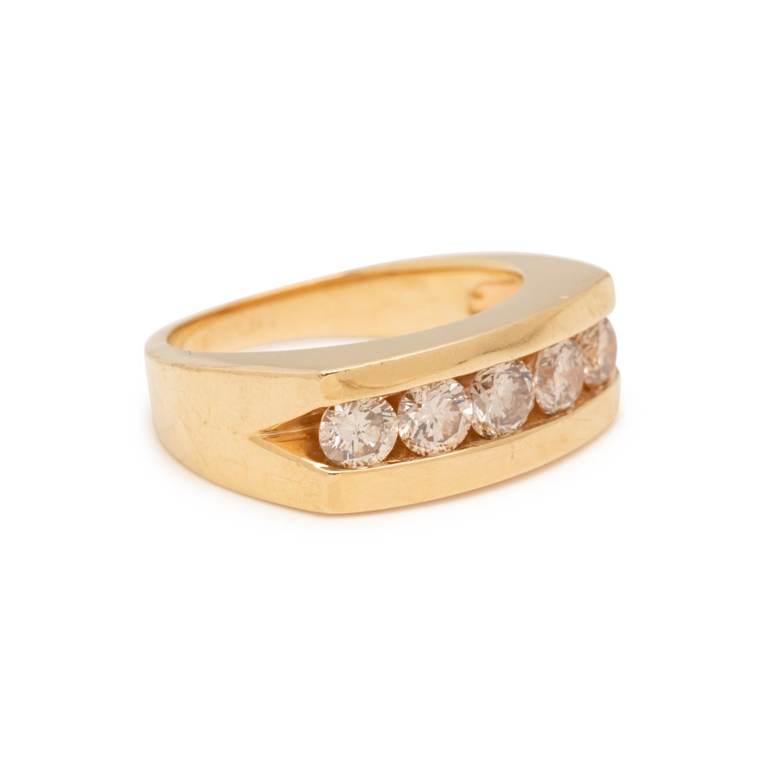 YELLOW GOLD AND DIAMOND RING