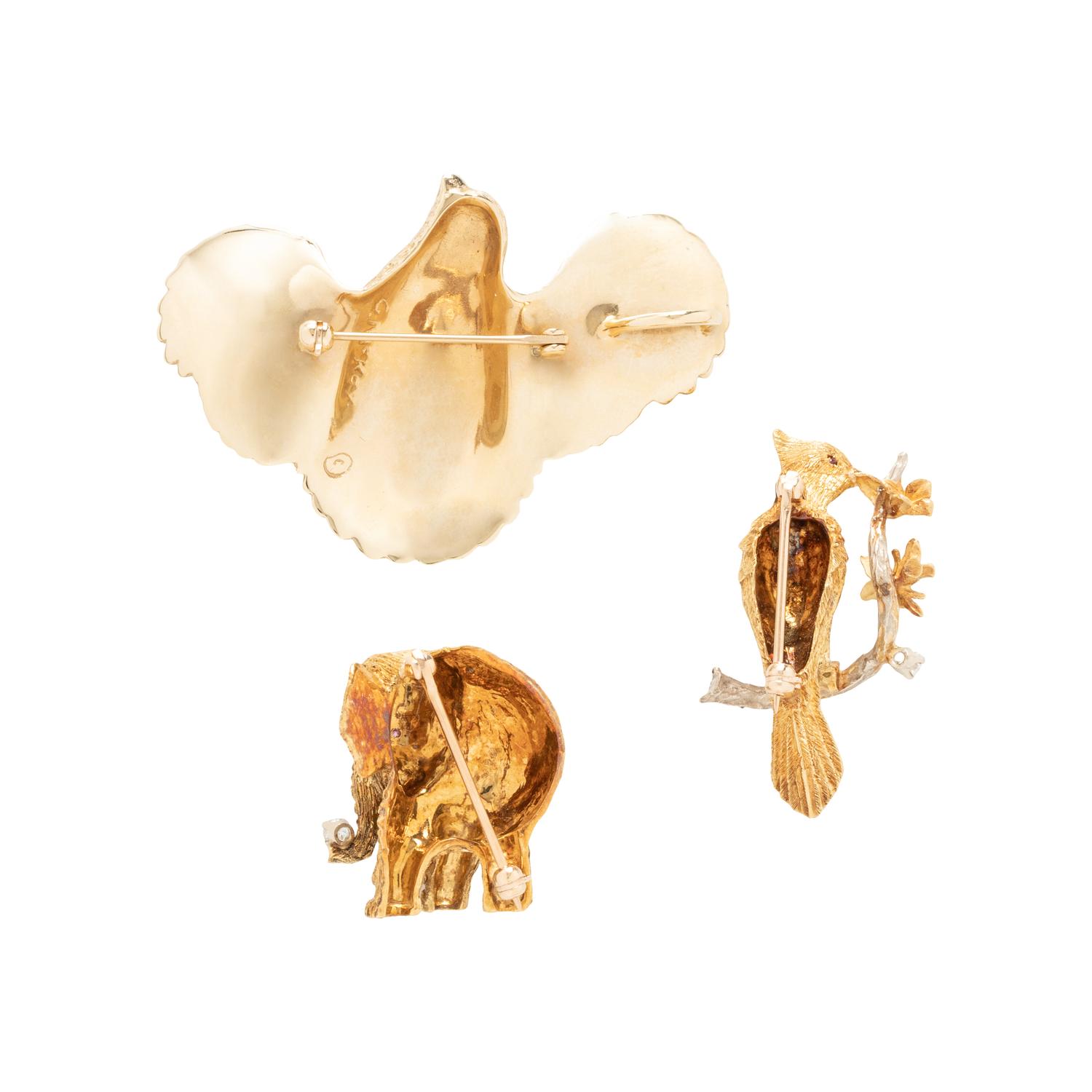 COLLECTION OF YELLOW GOLD BROOCHES