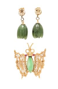 A Collection of 14 Karat Yellow Gold Jade Jewelry, 10.40 dwts.