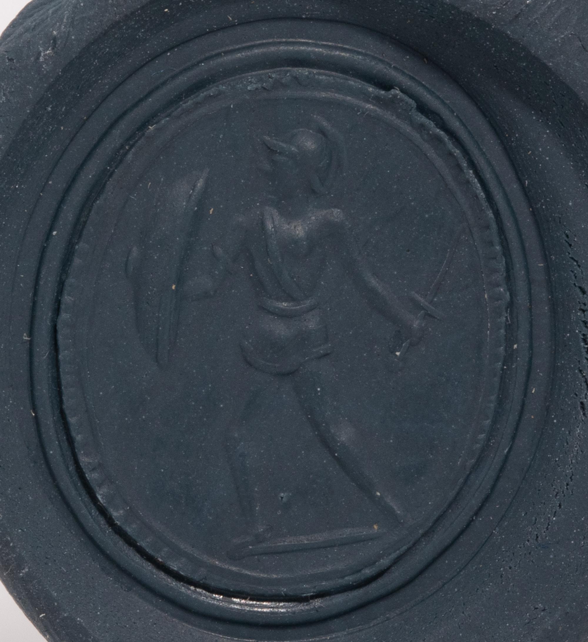 A Neoclassical Gold and Banded Agate Finger Ring with a Warrior on Guard