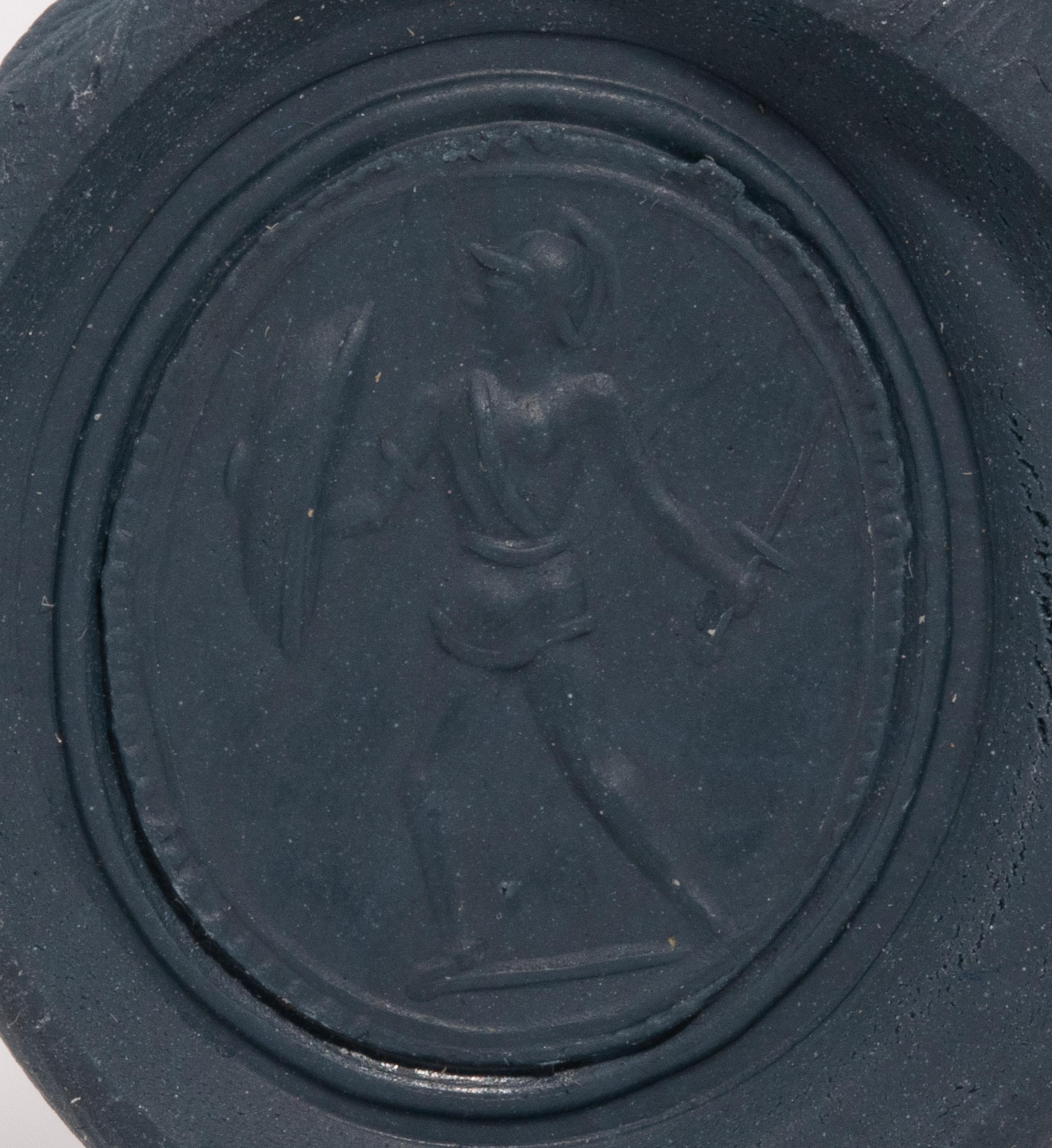 A Neoclassical Gold and Banded Agate Finger Ring with a Warrior on Guard