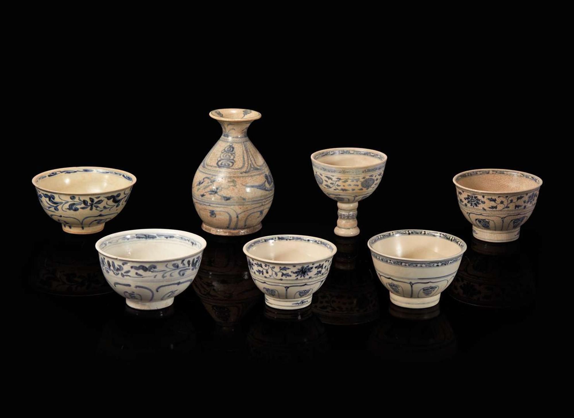 A Vietnamese blue and white vase, a stem cup, and five blue and white bowls, Le dynasty 15th-16th century 越南青花瓷瓶及高足杯 越南青花瓷一組五件 後黎朝 十五或十六世紀