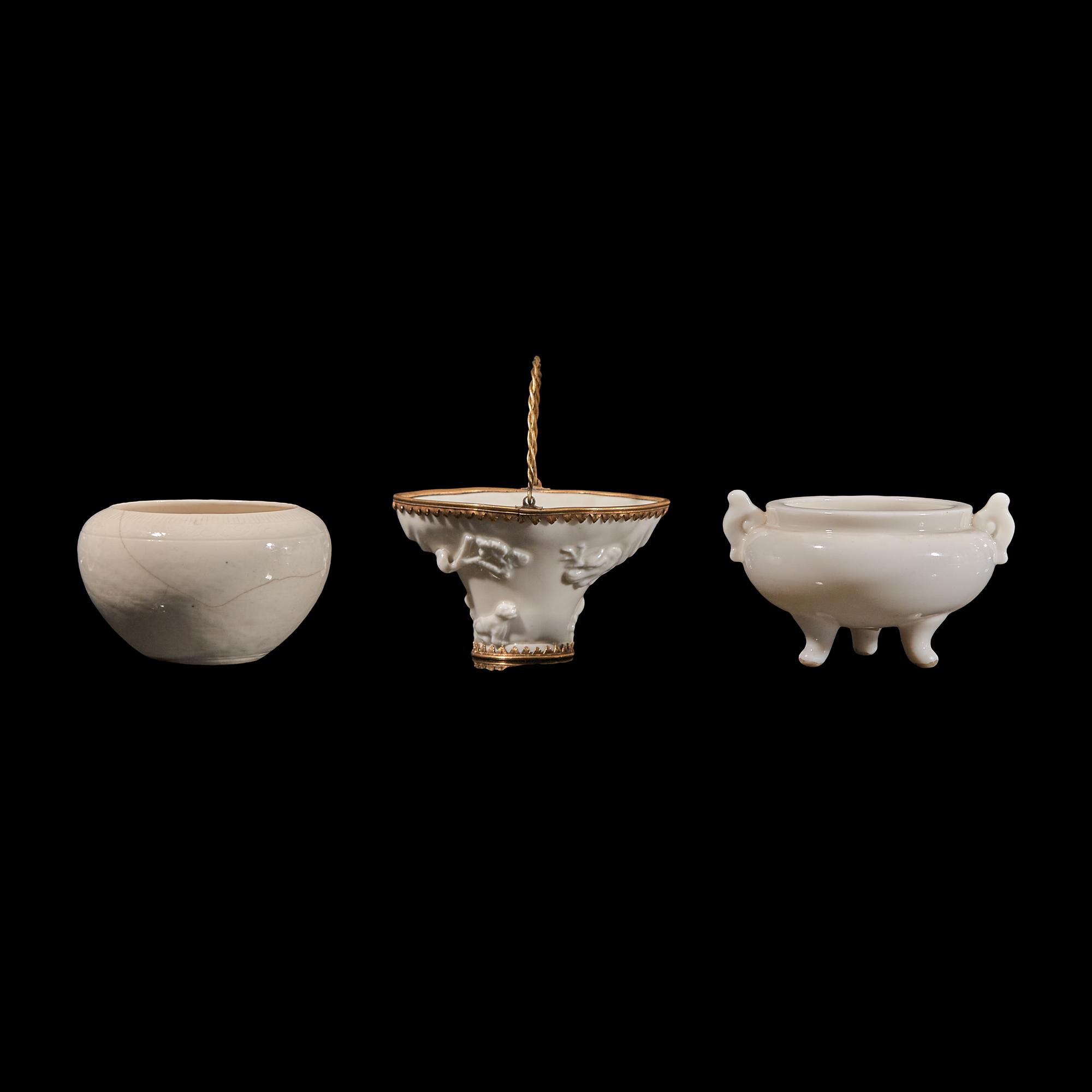 A Chinese 'Soft Paste' Water Coupe and Two Small Dehua Porcelain Items, 17th to18th Century 清早期 白釉水呈、香爐及德化杯各一