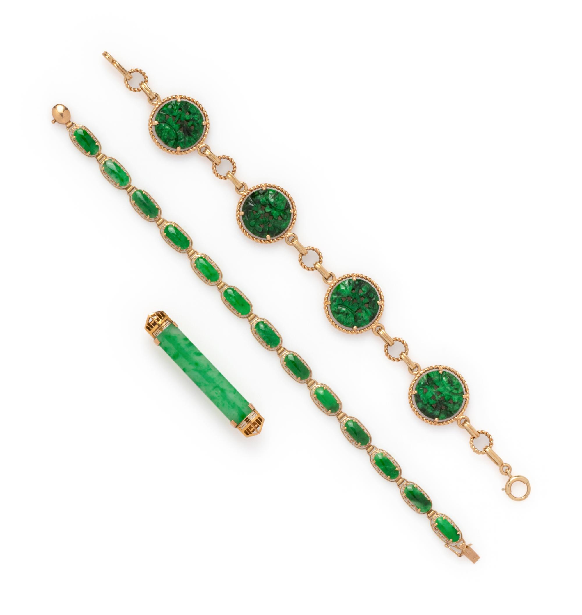 COLLECTION OF YELLOW GOLD AND JADE JEWELRY