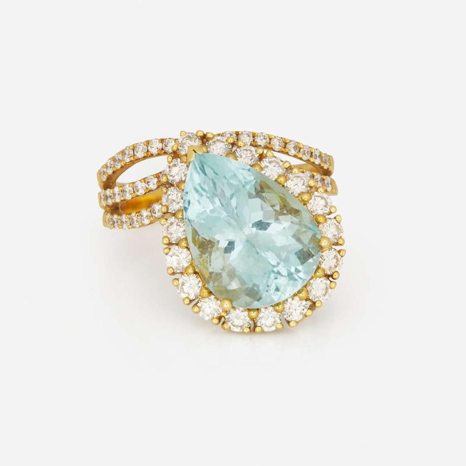 An 18K Yellow Gold, Aquamarine, and Diamond Ring