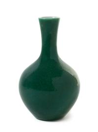 A Green Glazed Porcelain Vase — 19TH CENTURY