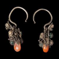 Seven Chinese Semiprecious Stone-Inset Silver Jewelry Items 嵌寶銀首飾一組