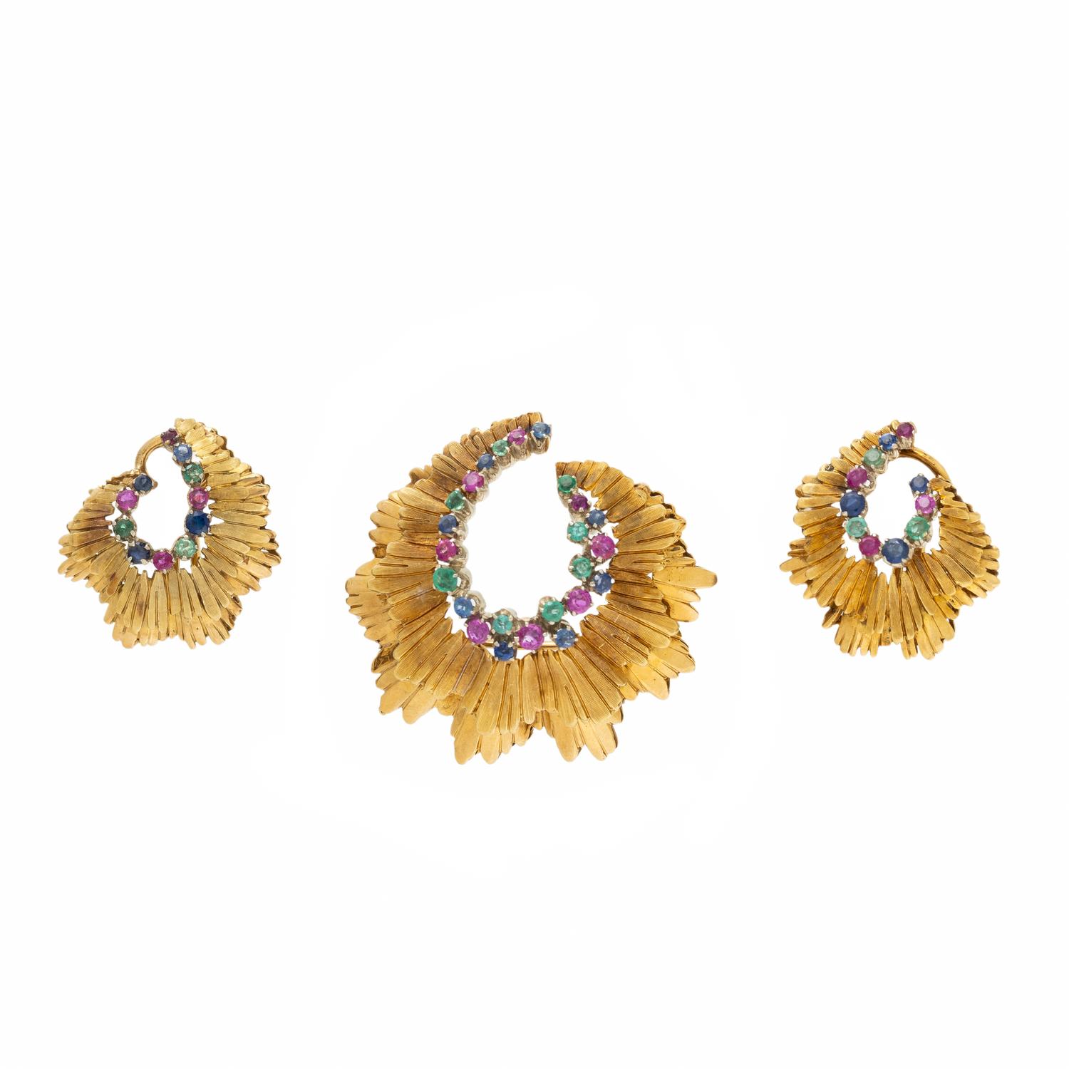 YELLOW GOLD, RUBY, EMERALD, AND SAPPHIRE BROOCH AND EARRINGS SET