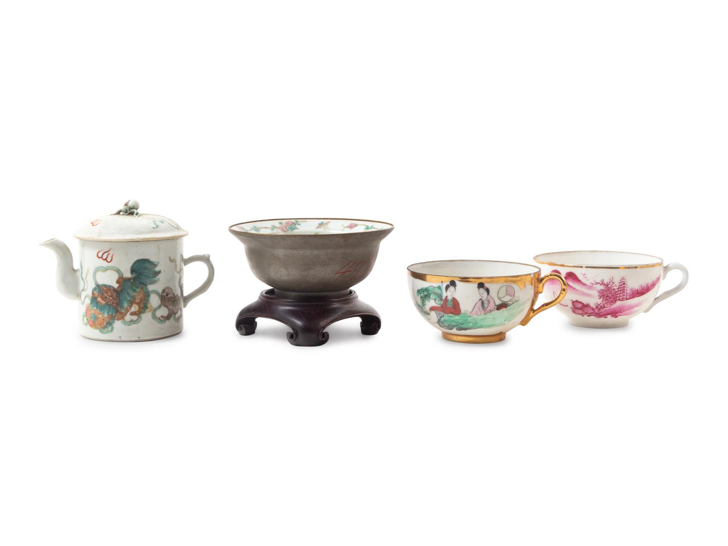 Four Chinese Famille Rose Porcelain Articles