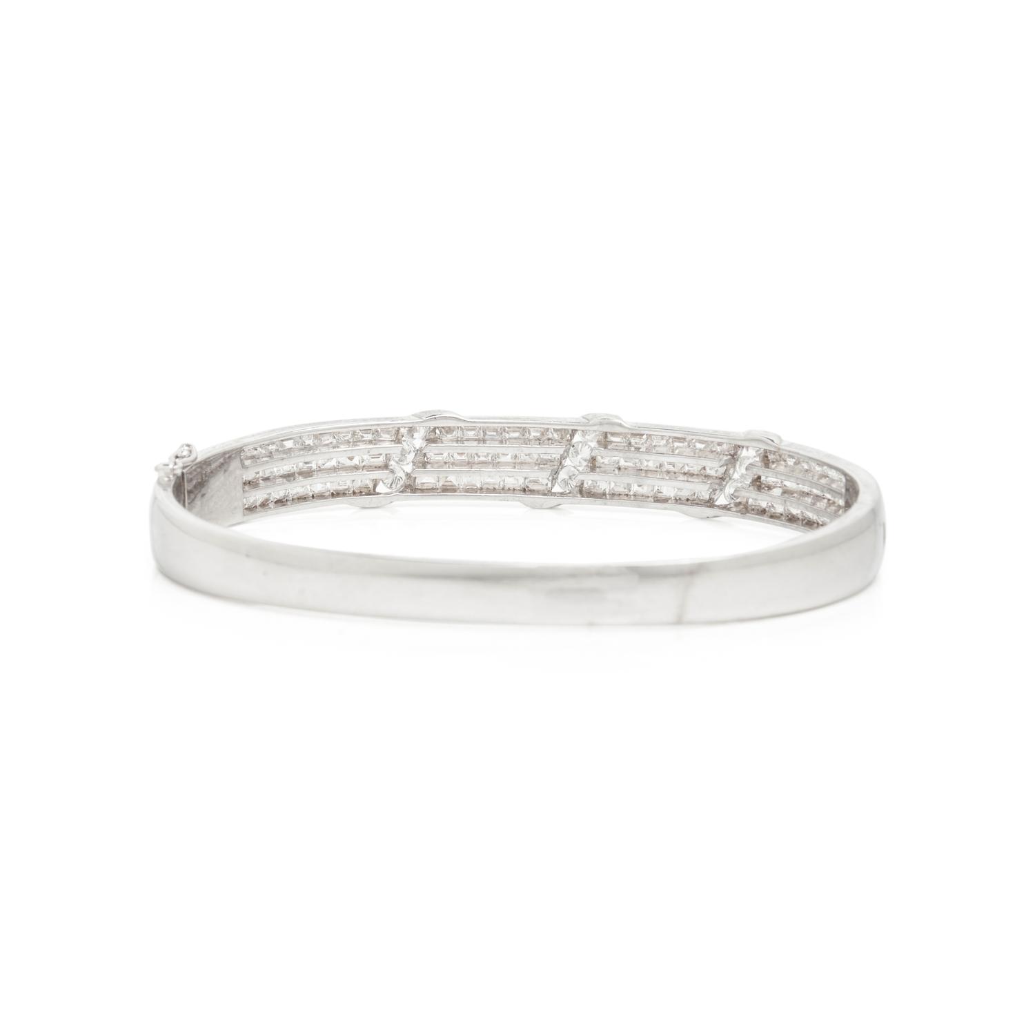 WHITE GOLD AND DIAMOND BANGLE BRACELET