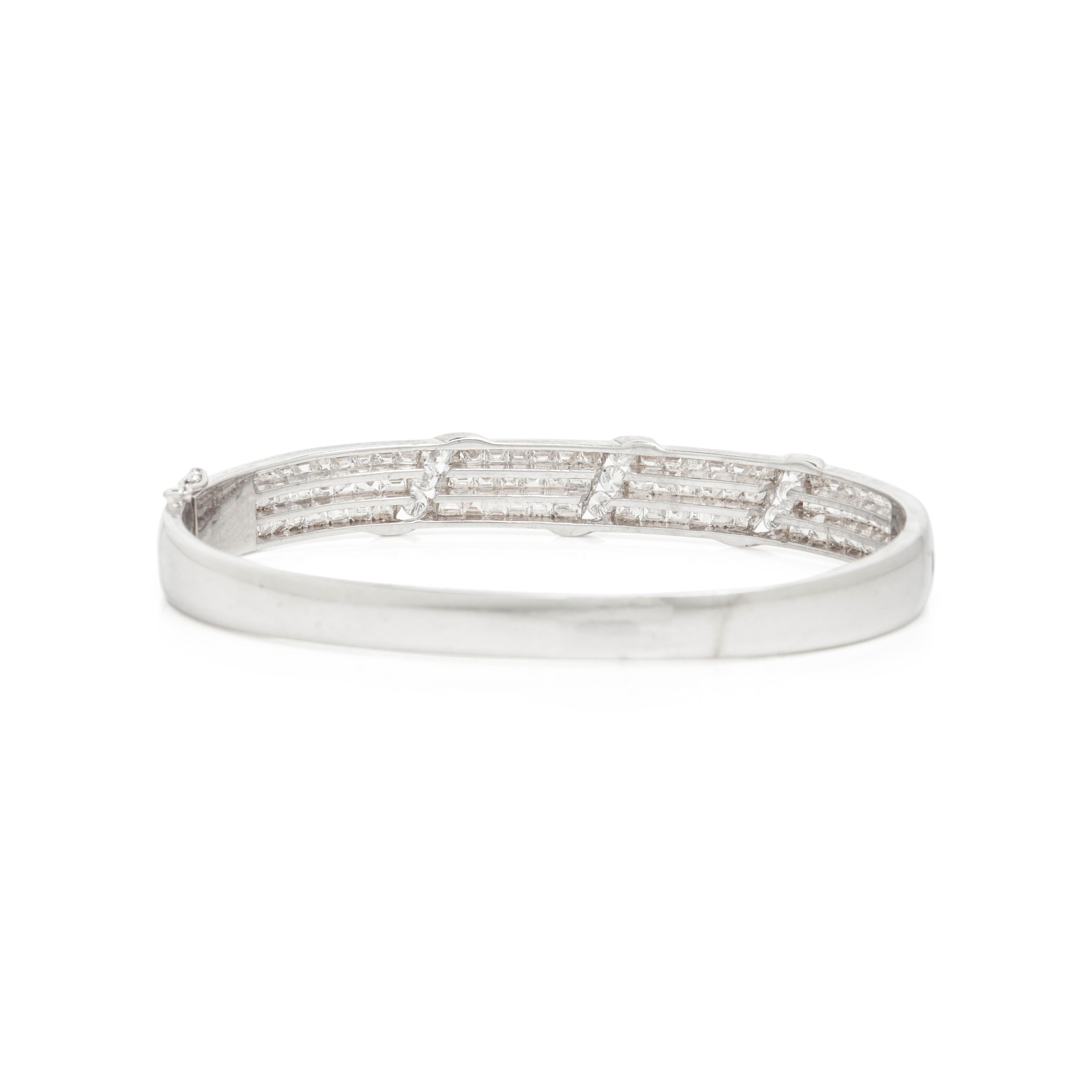 WHITE GOLD AND DIAMOND BANGLE BRACELET