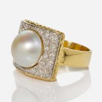 An 18K Yellow Gold, Pearl, and Diamond Ring