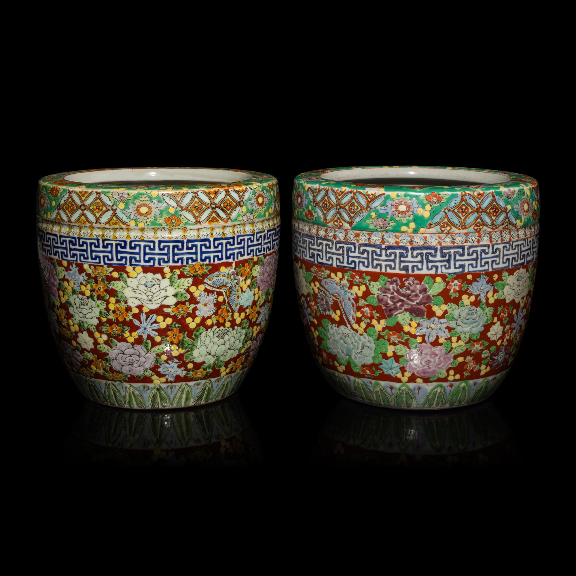 A Pair of Famille Rose Porcelain Jardinières — 粉彩牡丹圖花盆一對