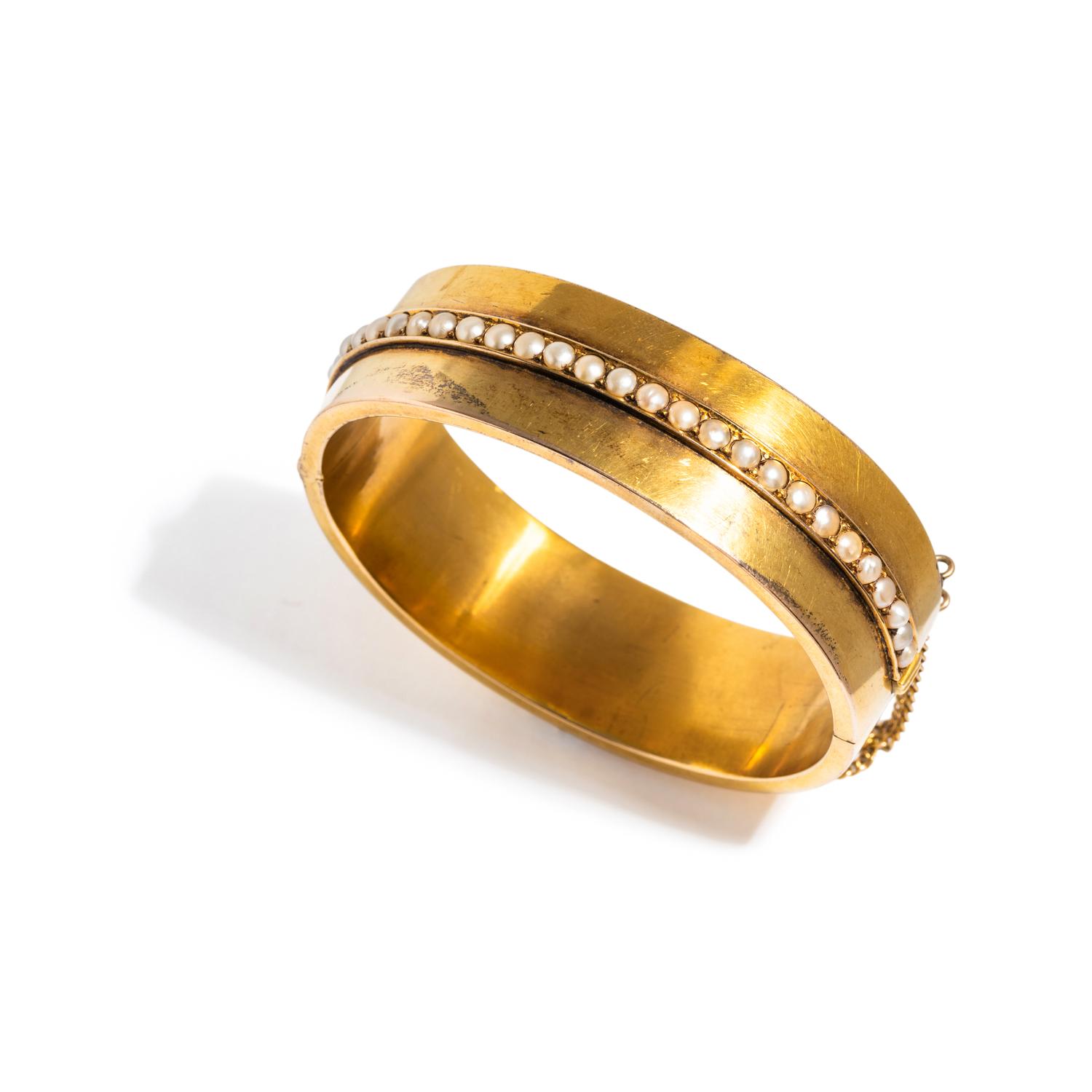 VICTORIAN, YELLOW GOLD AND CULTURED PEARL BANGLE BRACELET