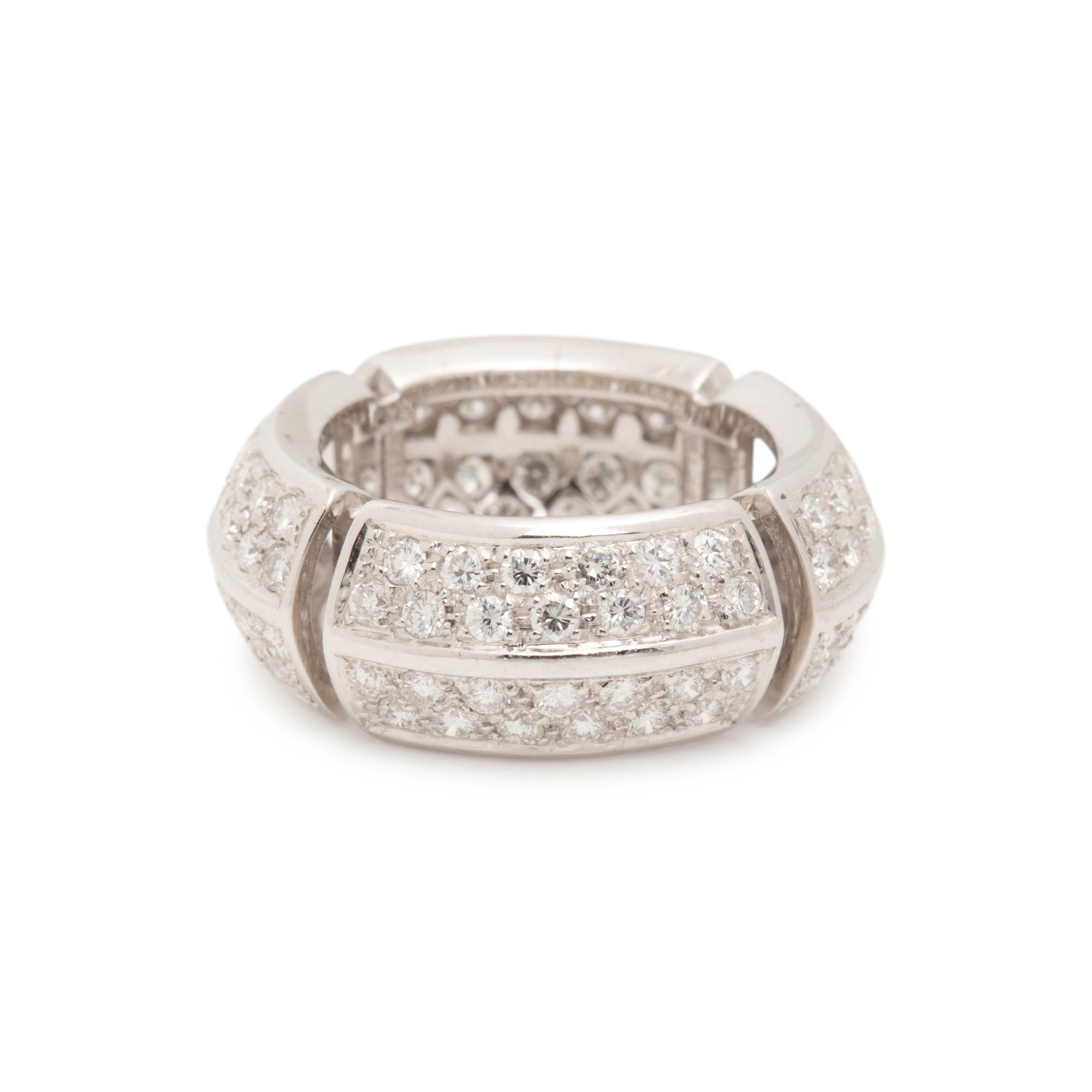 WHITE GOLD AND DIAMOND RING