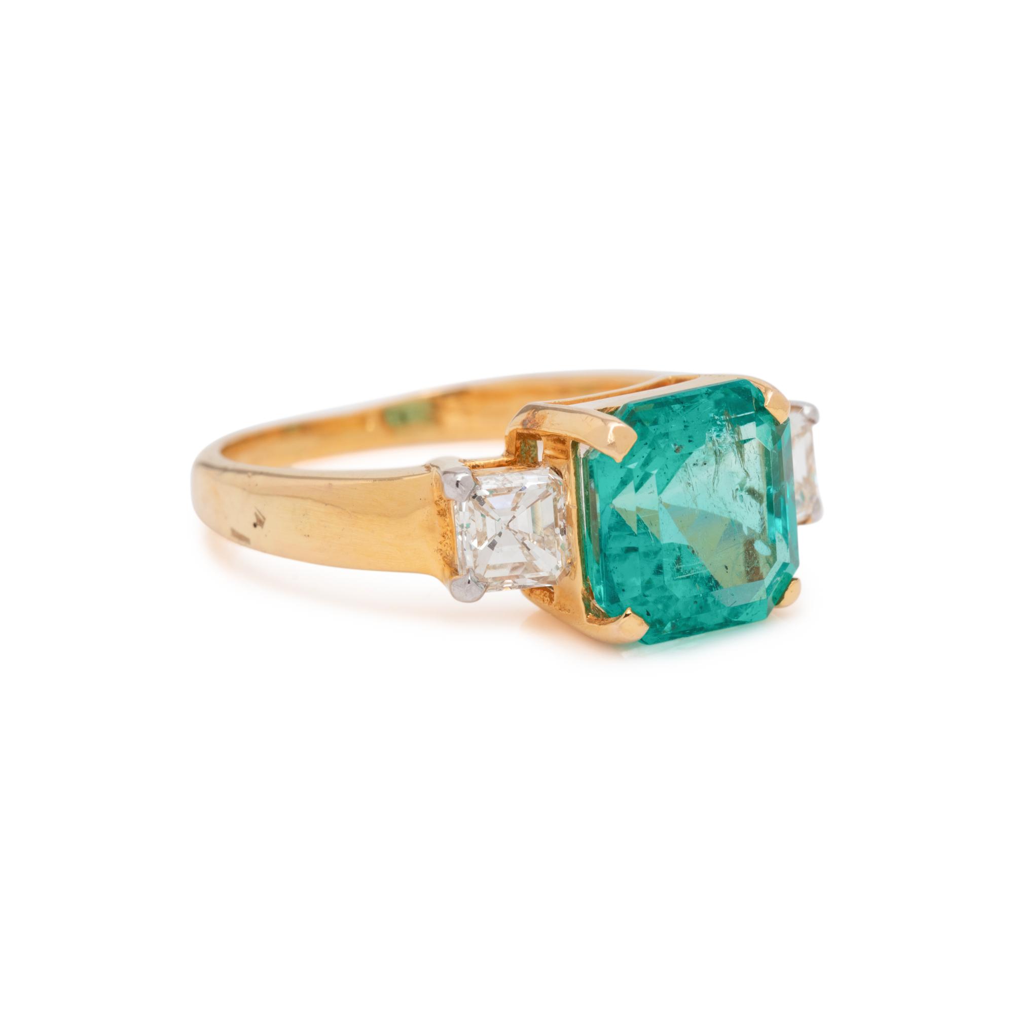 COLOMBIAN EMERALD AND DIAMOND RING